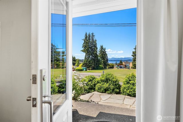 103 8th Avenue S, Edmonds, WA 98020