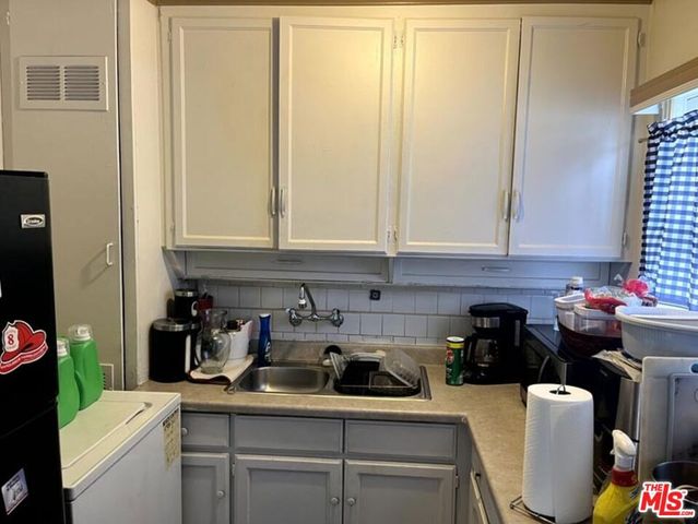 811 E 104th Street, Los Angeles, CA 90002