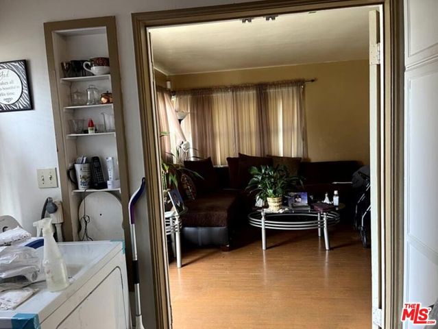 811 E 104th Street, Los Angeles, CA 90002