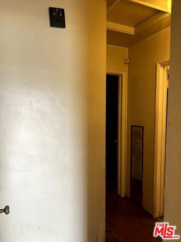 811 E 104th Street, Los Angeles, CA 90002
