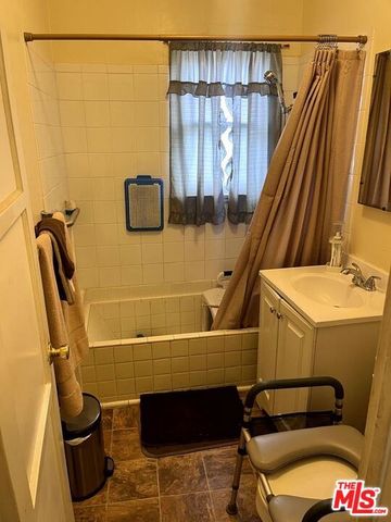 811 E 104th Street, Los Angeles, CA 90002