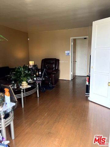 811 E 104th Street, Los Angeles, CA 90002