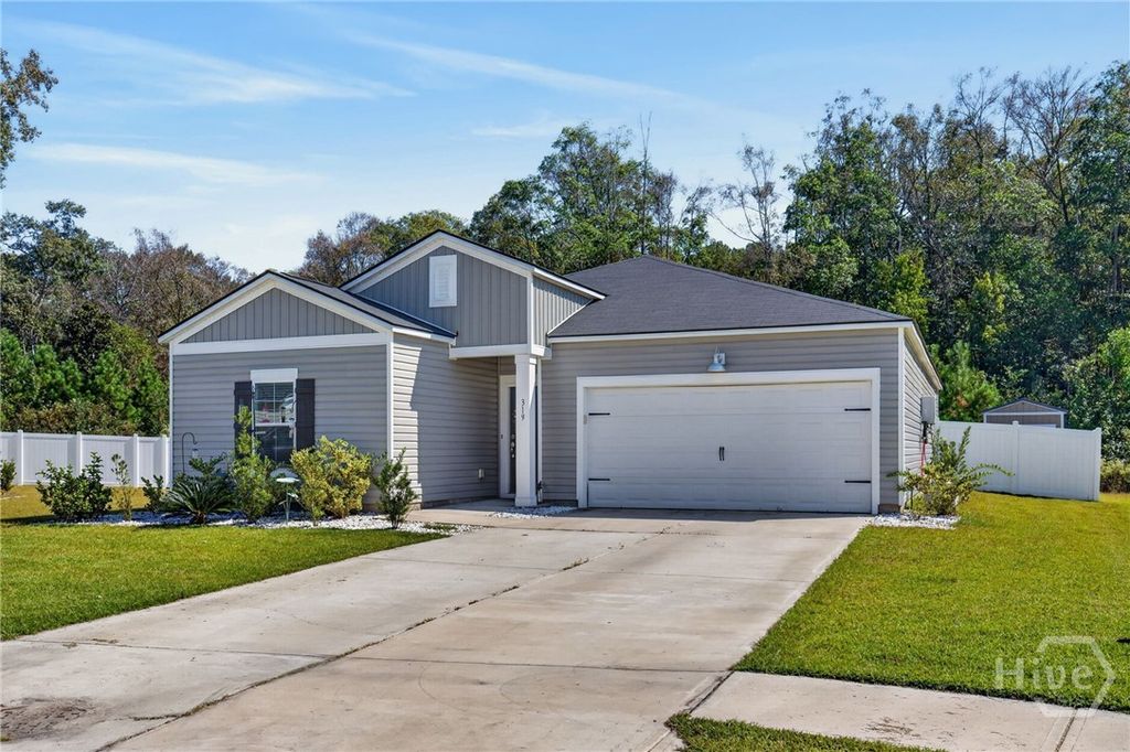 Image 3 of property listing at 319 Lillian Street, Rincon, GA 31326