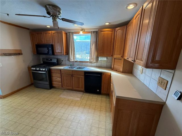 6784 Old Zoarville Road NE, Zoarville, OH 44656