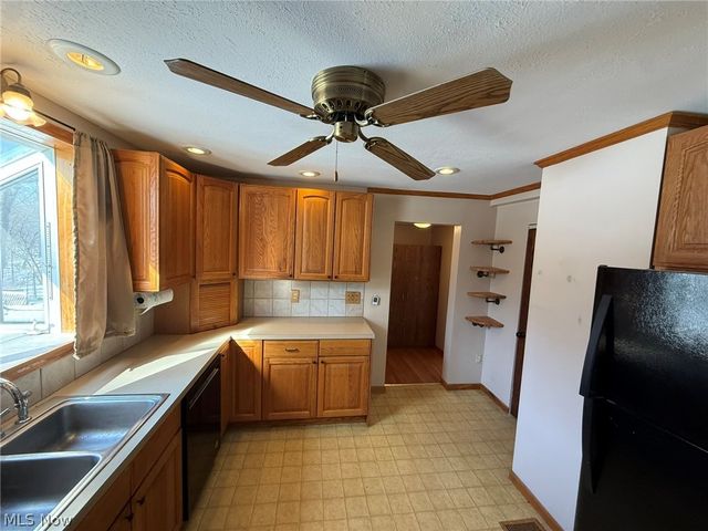 6784 Old Zoarville Road NE, Zoarville, OH 44656