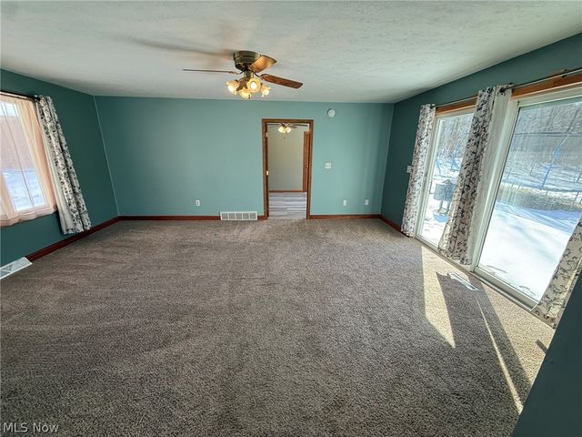 6784 Old Zoarville Road NE, Zoarville, OH 44656