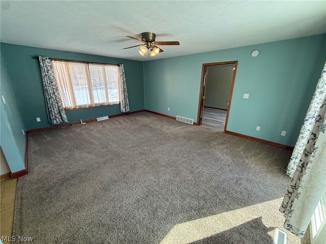 6784 Old Zoarville Road NE, Zoarville, OH 44656