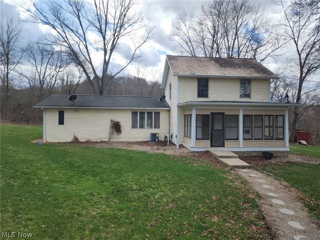 6784 Old Zoarville Road NE, Zoarville, OH 44656