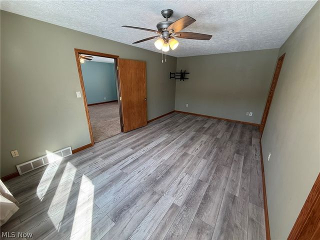 6784 Old Zoarville Road NE, Zoarville, OH 44656