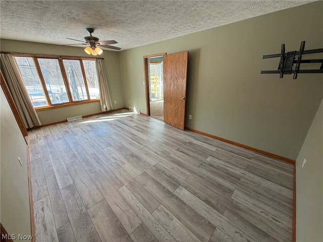 6784 Old Zoarville Road NE, Zoarville, OH 44656