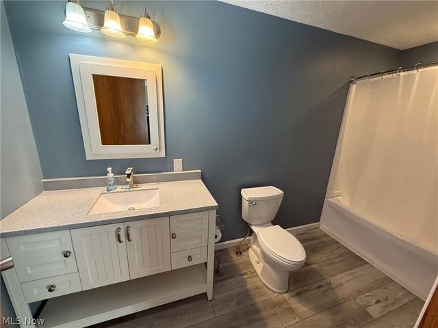 6784 Old Zoarville Road NE, Zoarville, OH 44656