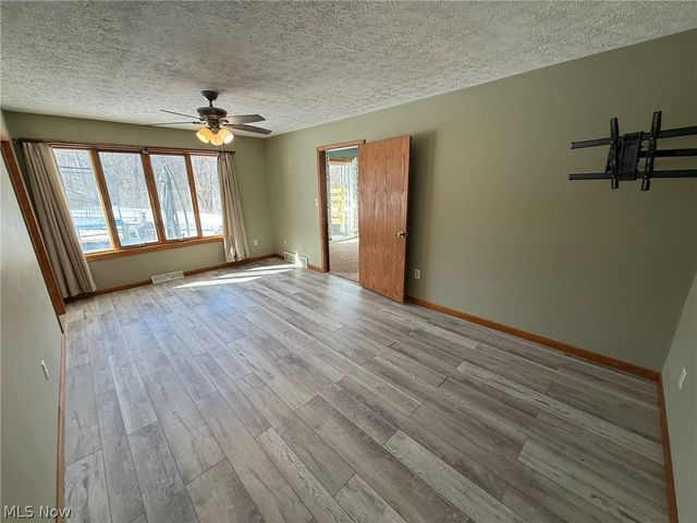 6784 Old Zoarville Road NE, Zoarville, OH 44656