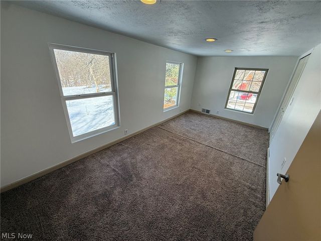 6784 Old Zoarville Road NE, Zoarville, OH 44656