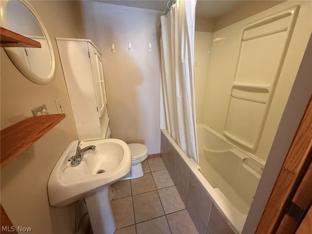 6784 Old Zoarville Road NE, Zoarville, OH 44656