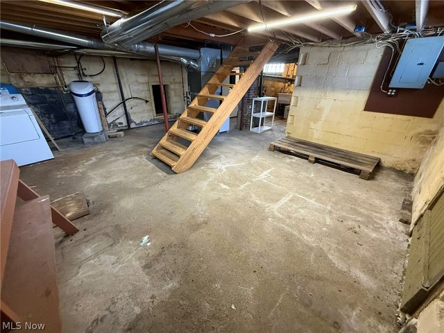 6784 Old Zoarville Road NE, Zoarville, OH 44656