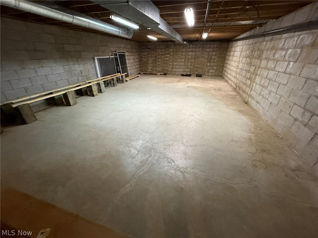 6784 Old Zoarville Road NE, Zoarville, OH 44656