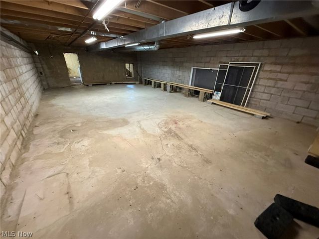 6784 Old Zoarville Road NE, Zoarville, OH 44656