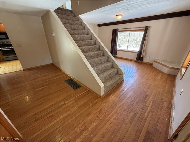 6784 Old Zoarville Road NE, Zoarville, OH 44656