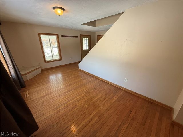 6784 Old Zoarville Road NE, Zoarville, OH 44656