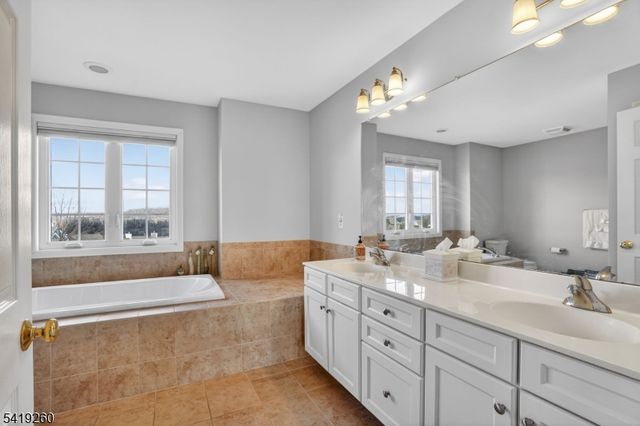 4 Coventry Rd, Hardyston Twp., NJ 07419