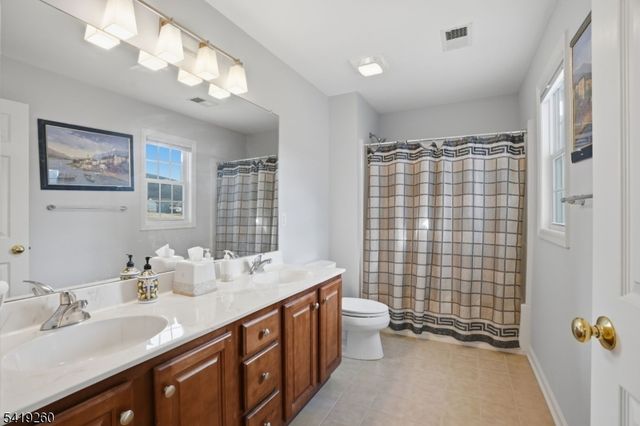 4 Coventry Rd, Hardyston Twp., NJ 07419