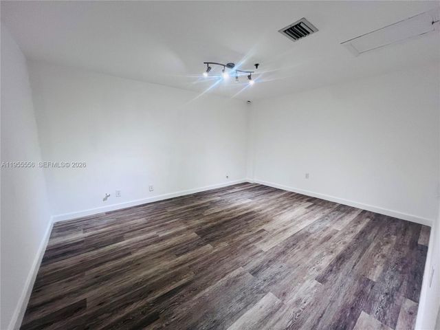 7500 NW 25th St 256, Miami, FL 33122