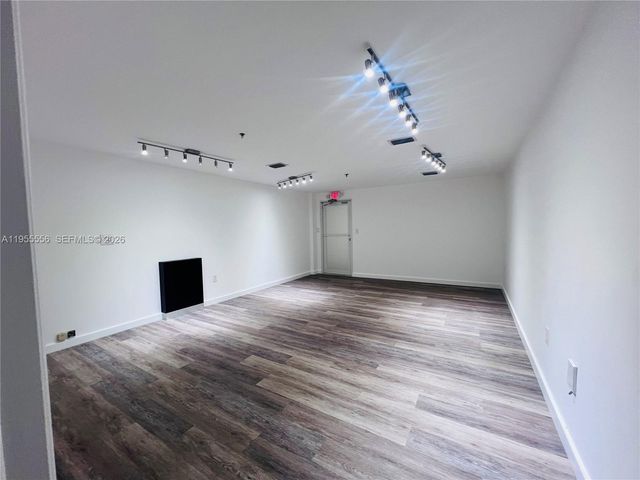 7500 NW 25th St 256, Miami, FL 33122