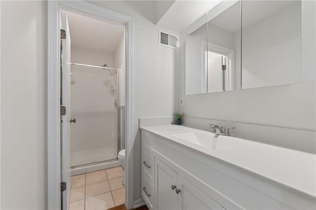 7401 N Strathbury Avenue, Kansas City, MO 64151