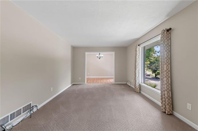 7401 N Strathbury Avenue, Kansas City, MO 64151