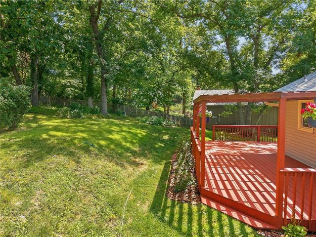 7401 N Strathbury Avenue, Kansas City, MO 64151