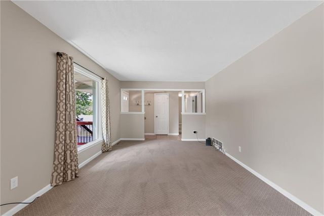 7401 N Strathbury Avenue, Kansas City, MO 64151