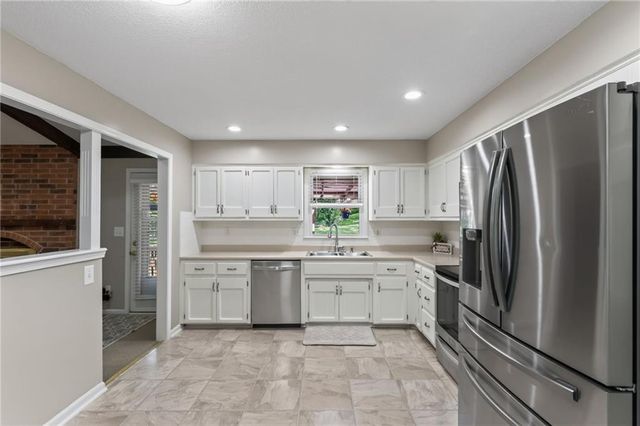 7401 N Strathbury Avenue, Kansas City, MO 64151