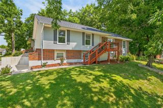 7401 N Strathbury Avenue, Kansas City, MO 64151
