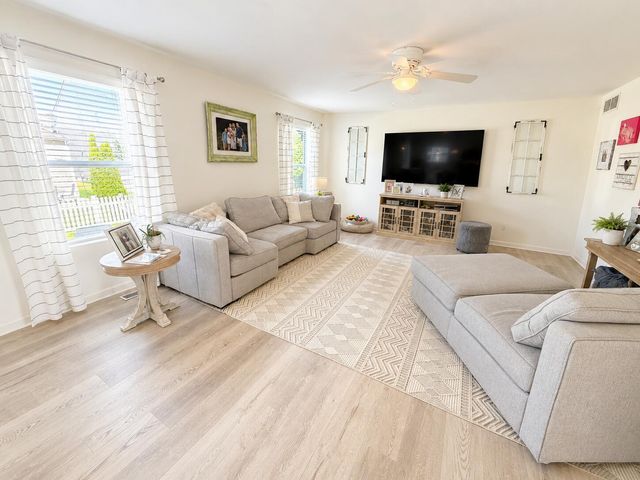 355 Hanton Way, Columbus, OH 43213