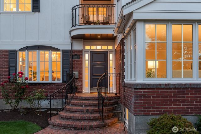 1915 35th Avenue W, Seattle, WA 98199