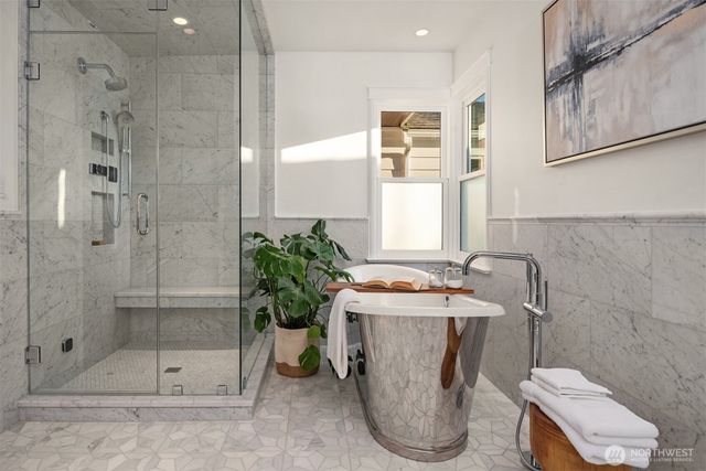 1915 35th Avenue W, Seattle, WA 98199