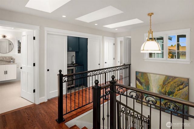 1915 35th Avenue W, Seattle, WA 98199