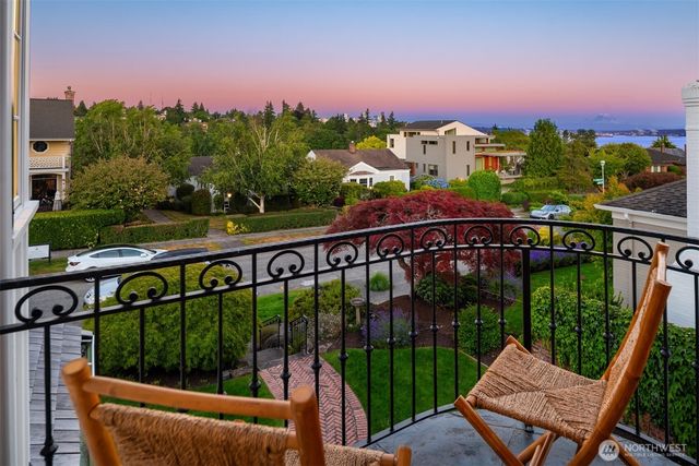 1915 35th Avenue W, Seattle, WA 98199