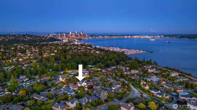 1915 35th Avenue W, Seattle, WA 98199