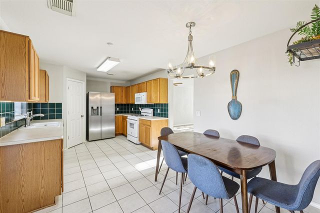 924 Melted Candle CV, Pflugerville, TX 78660