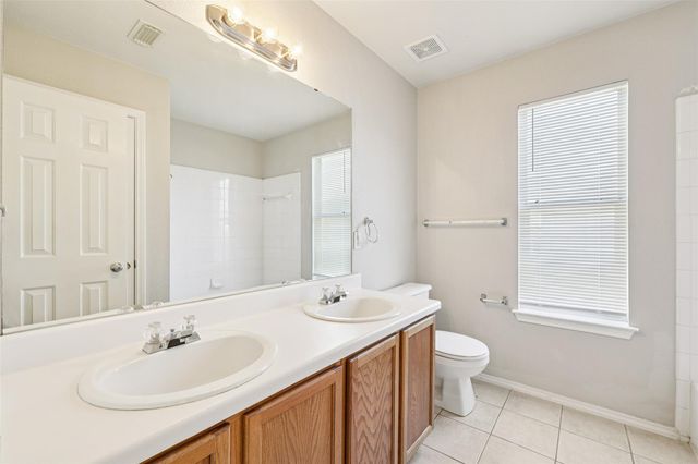 924 Melted Candle CV, Pflugerville, TX 78660