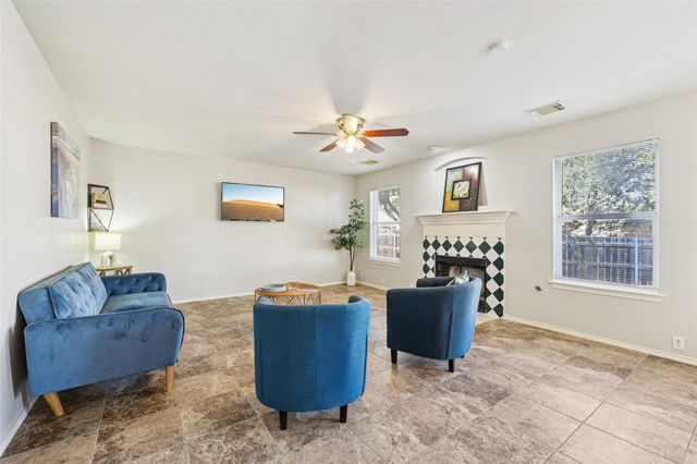 924 Melted Candle CV, Pflugerville, TX 78660