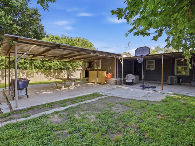 1512 Vine Street, Bridgeport, TX 76426