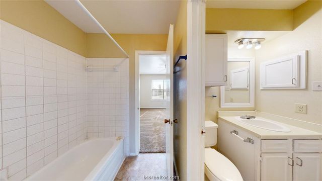 301 Manuel Drive D, College Station, TX 77840