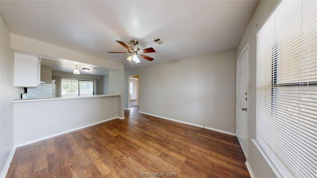 301 Manuel Drive D, College Station, TX 77840