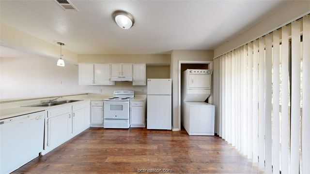 301 Manuel Drive D, College Station, TX 77840