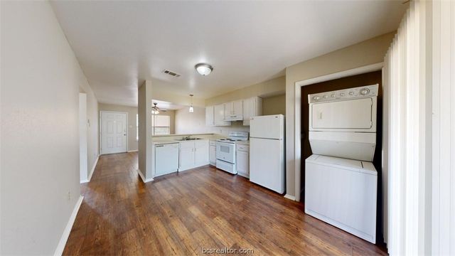 301 Manuel Drive D, College Station, TX 77840