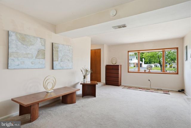618 S OXFORD VALLEY RD, Fairless Hills, PA 19030