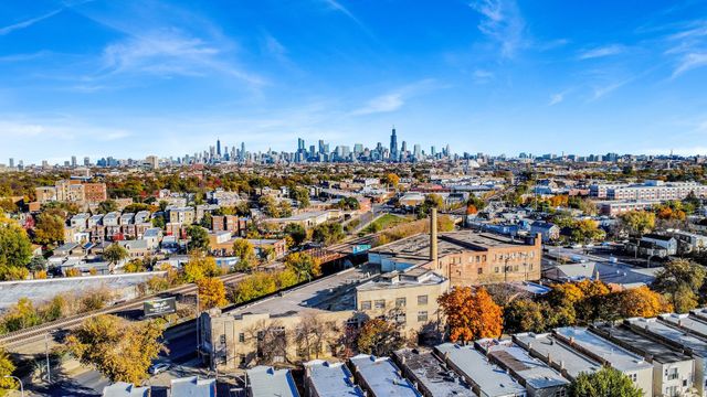 1047 N Saint Louis Avenue, Chicago, IL 60651