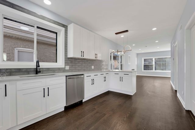 1047 N Saint Louis Avenue, Chicago, IL 60651